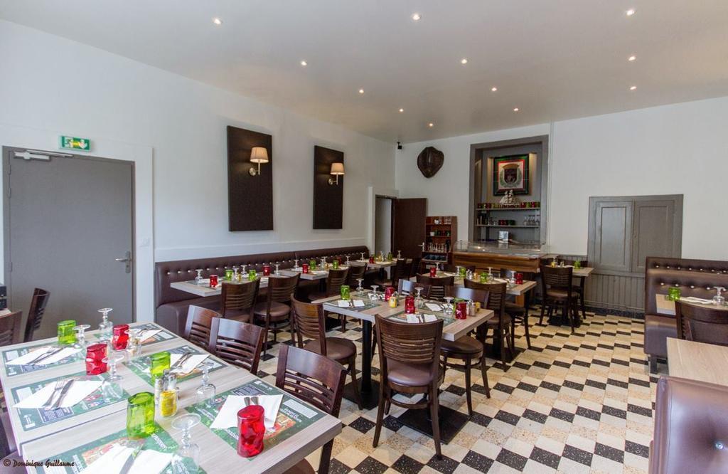 La Gouesnière Hotel Restaurant Du Commerce מראה חיצוני תמונה