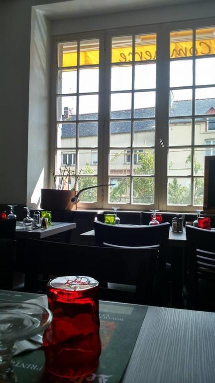 La Gouesnière Hotel Restaurant Du Commerce מראה חיצוני תמונה